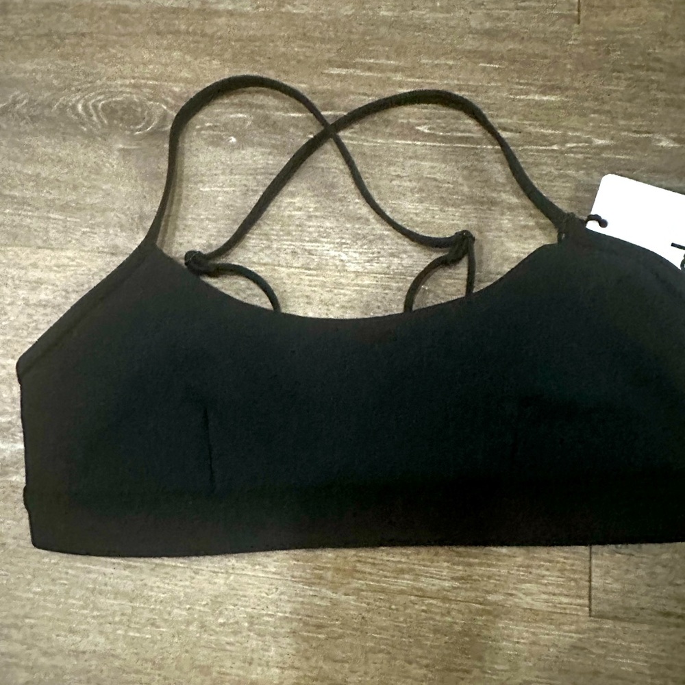 ALO NEW WITH TAGS XS BLACK AIRLIFT INTRIGUE SPORTS BRA